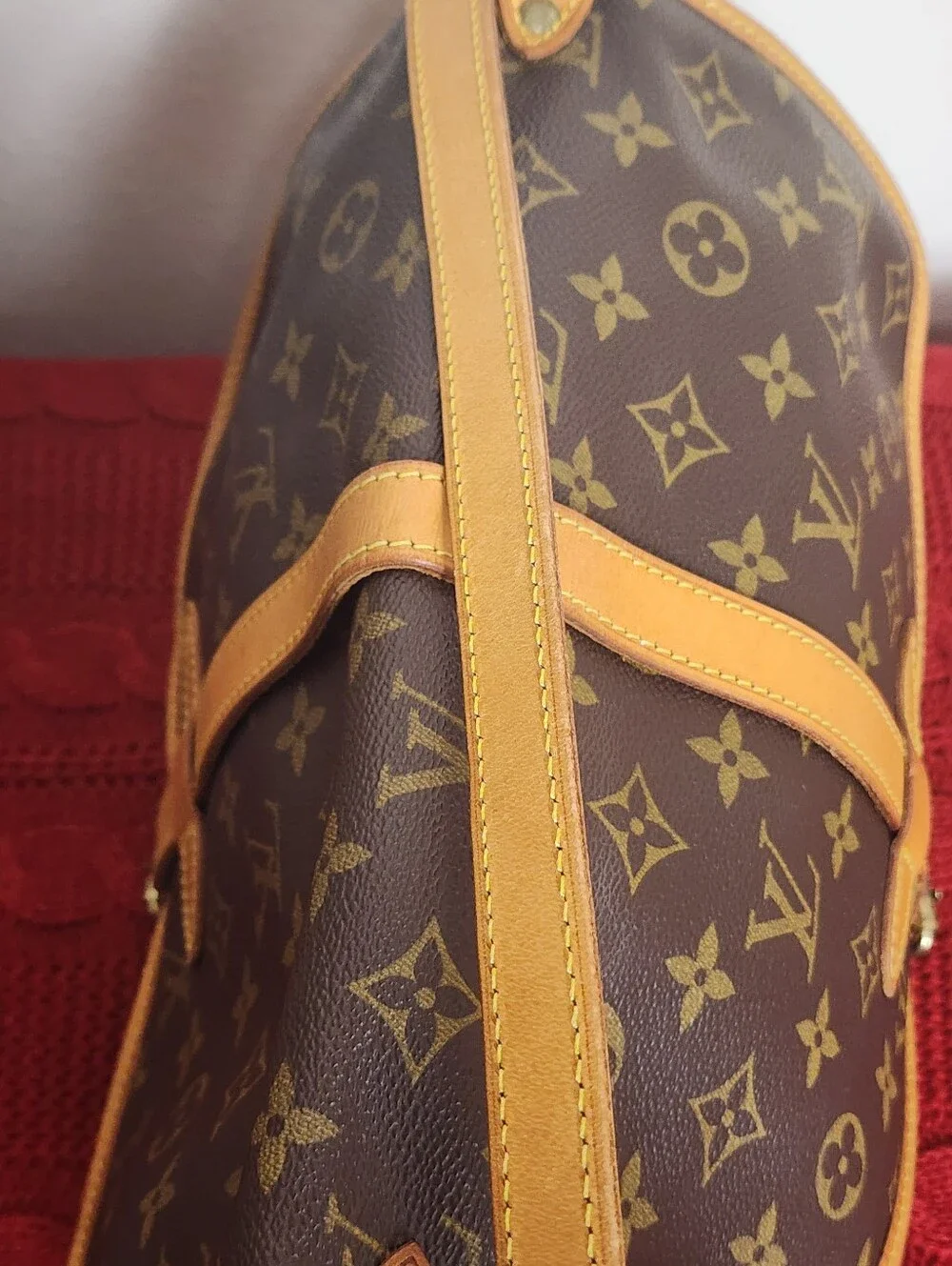 Louis Vuitton Authentic Vintage (34 Yrs.old) SAUMUR 30